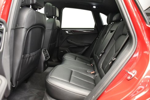 Certified 2025 Porsche Macan Turbo image 47