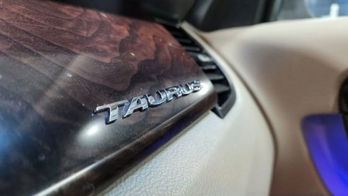 Used 2010 Ford Taurus Limited image 36