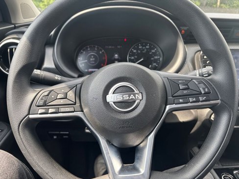 Used 2024 Nissan Kicks SV image 32