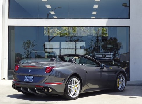 Used 2015 Ferrari California T image 8