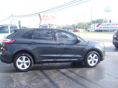 Used 2021 Ford Edge SE image 1