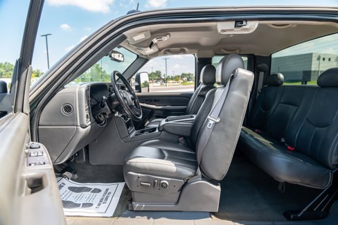 Used 2004 Chevrolet Silverado 2500 LT w/ Snow Plow Prep Package image 36