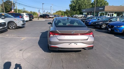 Used 2023 Hyundai Elantra SEL w/ Winter Weather Package image 4
