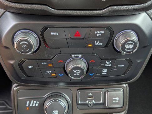 Used 2021 Jeep Renegade Sport w/ Sport Appearance Group image 24