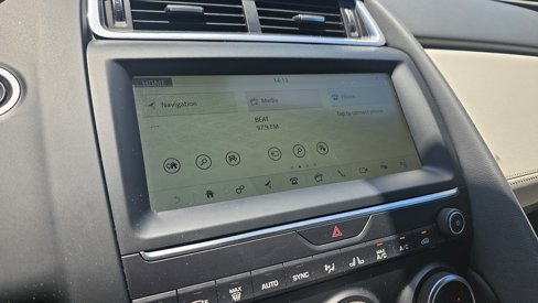 Used 2018 Jaguar E-PACE SE image 40
