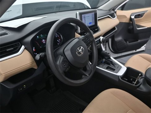 Used 2023 Toyota RAV4 LE image 5