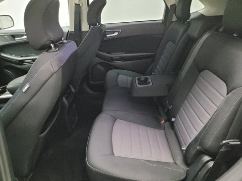 Used 2017 Ford Edge SE image 18