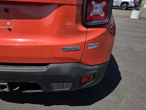 Used 2015 Jeep Renegade Latitude w/ Popular Equipment Group image 11