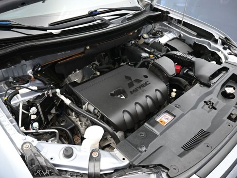 Used 2015 Mitsubishi Outlander SE image 58