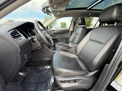Used 2020 Volkswagen Tiguan SE R-Line image 22