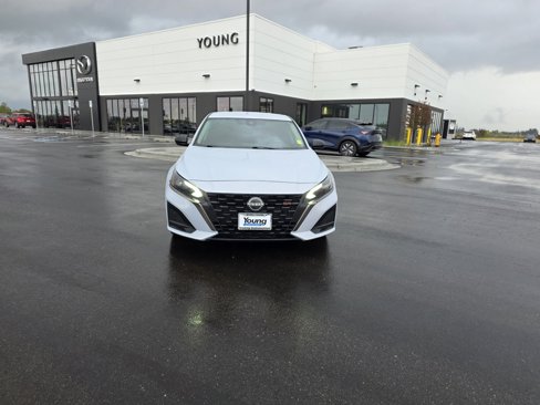 Used 2023 Nissan Altima 2.5 SR image 2