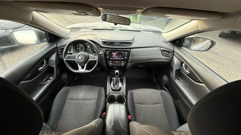 Used 2018 Nissan Rogue SV image 19