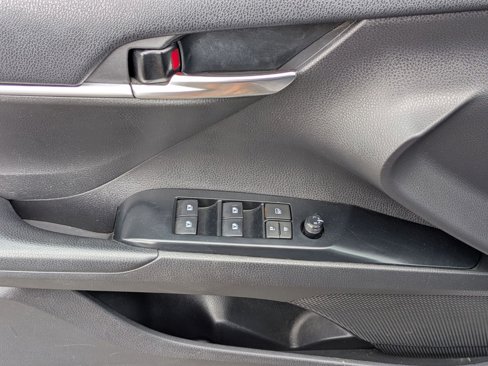 Used 2020 Toyota Camry SE image 5