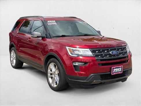 Used 2018 Ford Explorer XLT w/ Equipment Group 202A image 3