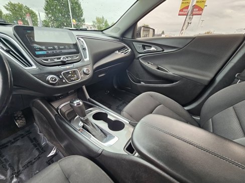 Used 2018 Chevrolet Malibu LT image 18
