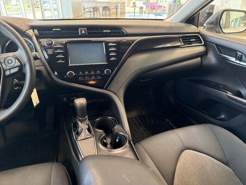 Used 2019 Toyota Camry LE image 19