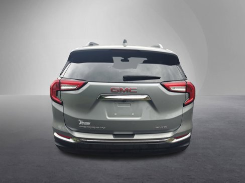 Used 2024 GMC Terrain SLT image 4