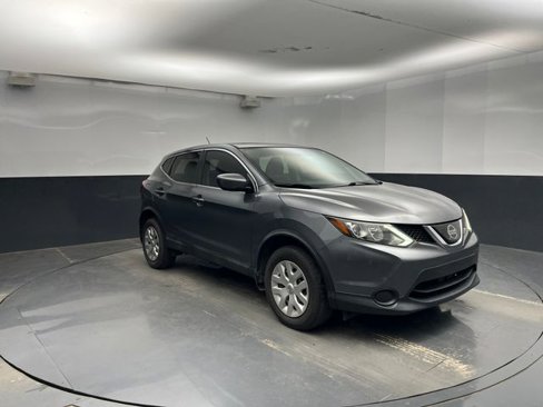 Used 2019 Nissan Rogue Sport S image 2