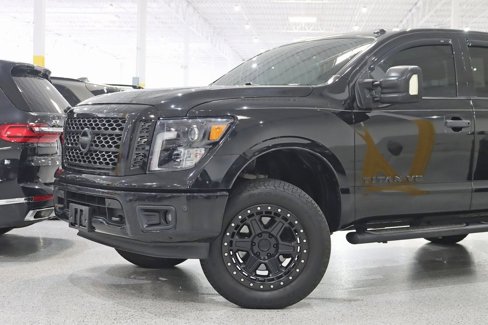Used 2018 Nissan Titan SV w/ SV Convenience Package image 2