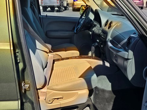 Used 2006 Jeep Liberty Sport image 10