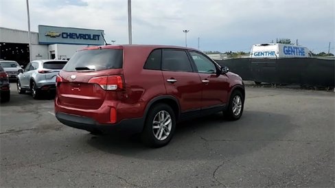 Used 2015 Kia Sorento LX image 8