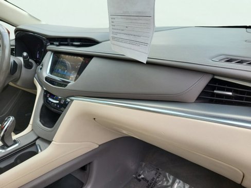 Used 2017 Cadillac XT5 Luxury w/ Driver Awareness Package image 21
