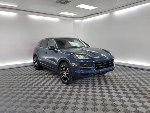 Used 2024 Porsche Cayenne S image 7