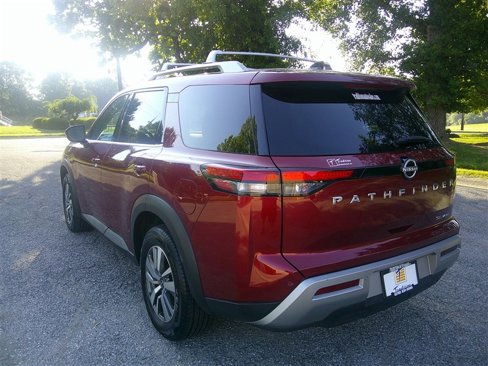 Used 2023 Nissan Pathfinder SL image 3