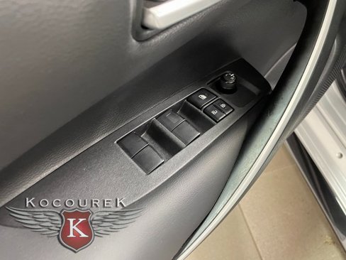 Used 2024 Toyota Corolla SE image 19