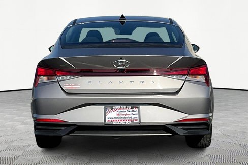 Used 2022 Hyundai Elantra SEL image 4