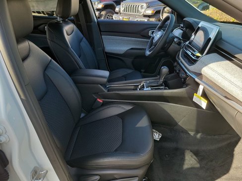 New 2025 Jeep Compass Latitude image 14