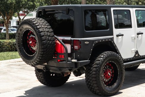 Used 2017 Jeep Wrangler Unlimited Sahara w/ Connectivity Group image 7