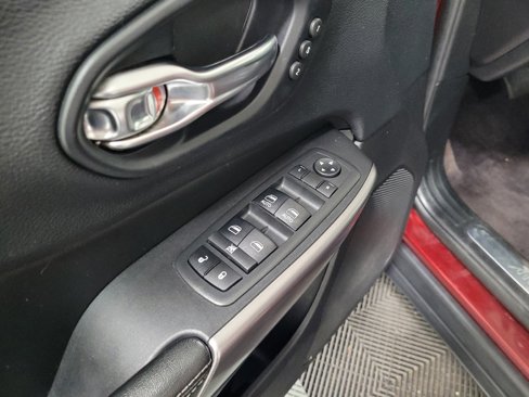 Used 2019 Jeep Cherokee Limited image 27