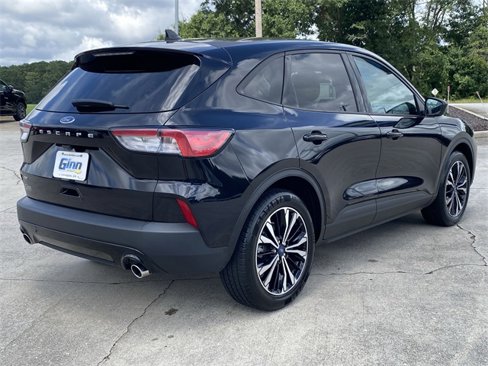 Used 2022 Ford Escape SE w/ SE Sport Appearance Package image 5