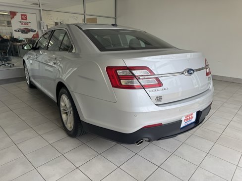 Used 2015 Ford Taurus SEL image 24