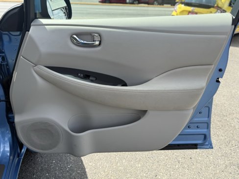 Used 2011 Nissan Leaf SL image 23