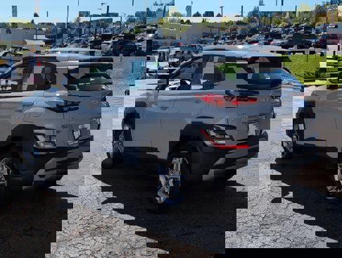 Used 2023 Hyundai Kona SE image 5