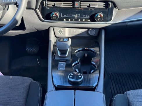 Used 2022 Nissan Rogue SV image 22
