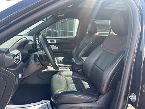 Used 2020 Ford Explorer Platinum w/ Premium Technology Package image 7