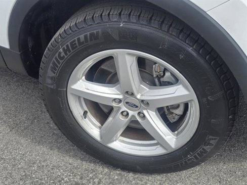 Used 2019 Ford Explorer XLT image 26