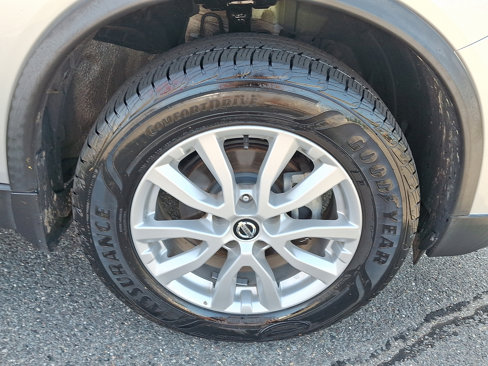 Used 2019 Nissan Rogue SV image 8