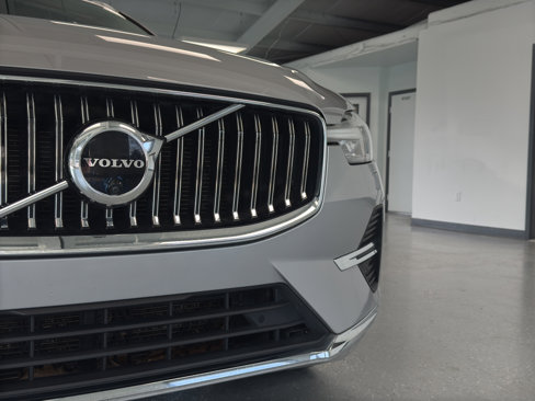 Used 2023 Volvo XC60 B5 Plus image 10