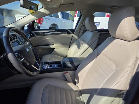 Used 2017 Ford Fusion SE image 25
