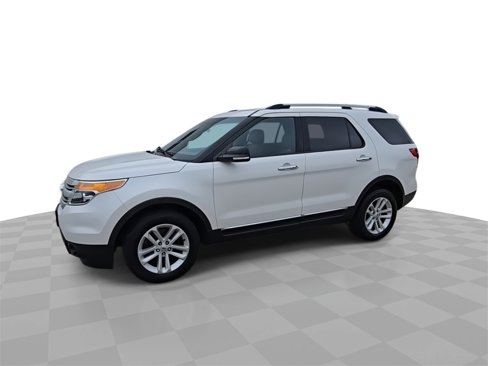 Used 2015 Ford Explorer XLT w/ Equipment Group 202B image 4