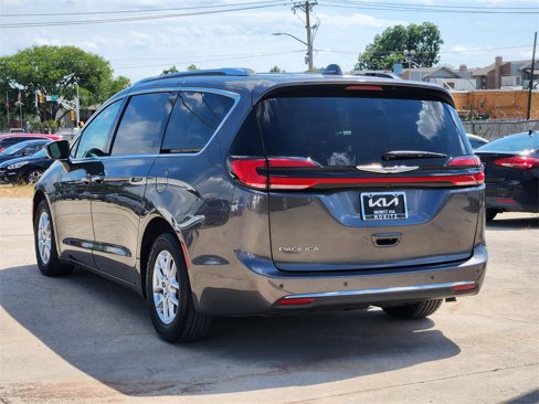 Used 2021 Chrysler Pacifica Touring-L w/ Uconnect Theater Family Group image 6