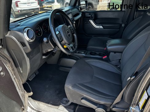 Used 2018 Jeep Wrangler Unlimited Sahara w/ Connectivity Group image 9