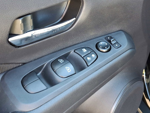 Used 2024 Nissan Kicks SV image 14