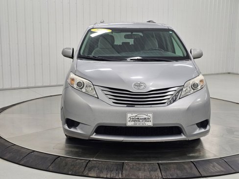 Used 2015 Toyota Sienna LE image 34