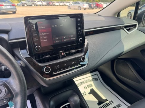 Used 2020 Toyota Corolla LE image 15