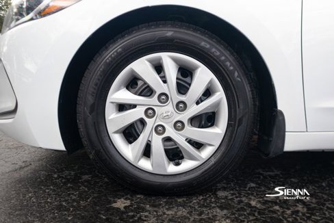 Used 2018 Hyundai Elantra SE image 25